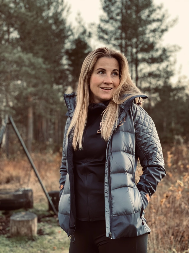 Johaug Jakke Advance Primaloft Dun M Feminin, teknisk og varm jakke D.Blue 