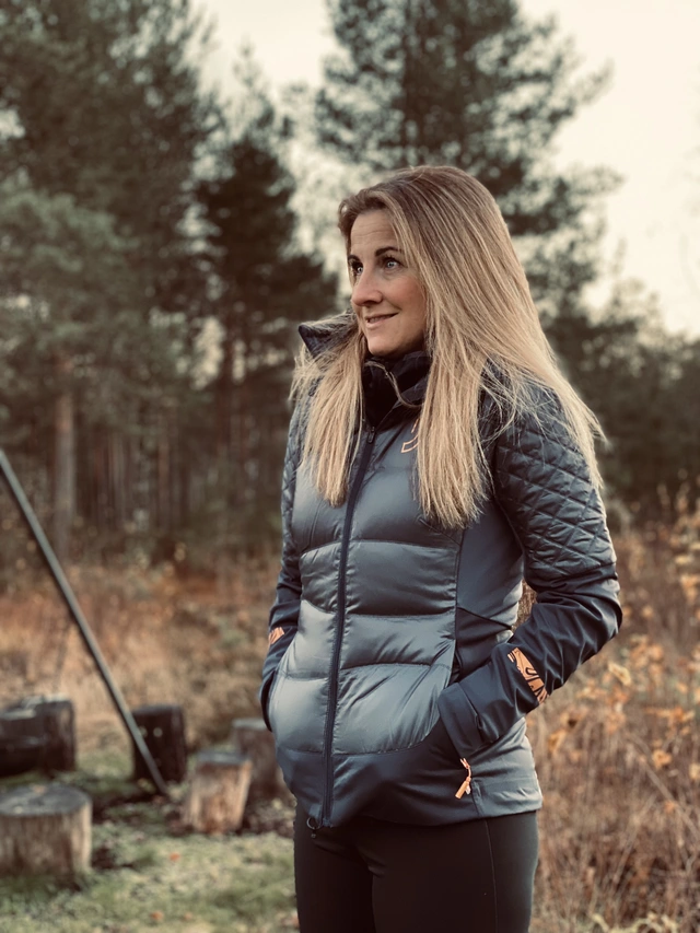 Johaug Jakke Advance Primaloft Dun M Feminin, teknisk og varm jakke D.Blue 