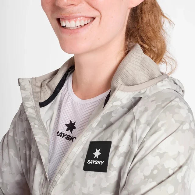 SAYSKY Dame Jakke Pace Camo M Lett løpejakke med vindbeskyttelse 