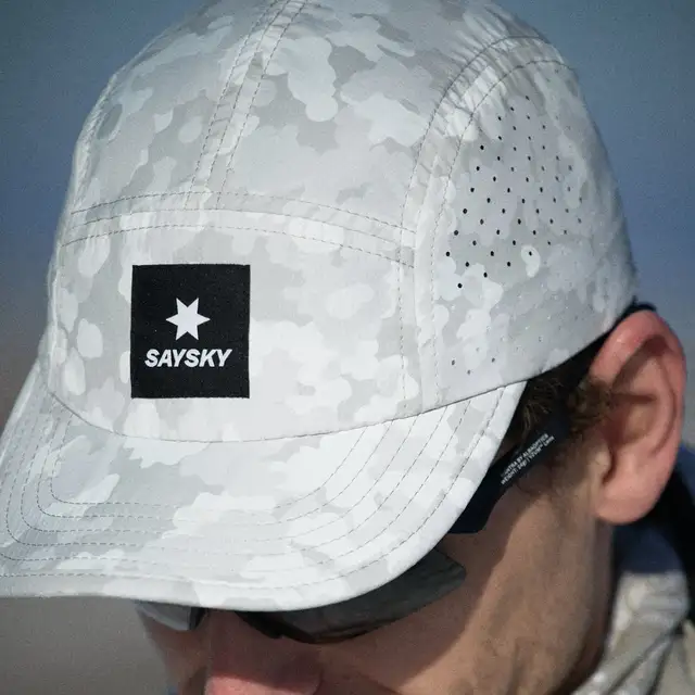 SAYSKY Caps Camo Combat 103 Lett og pustende løpecaps -  SAND AOP 