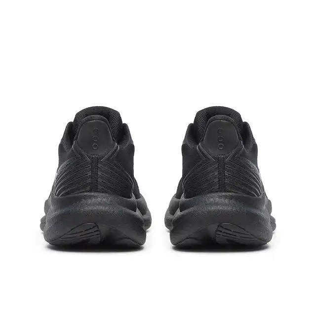 Saucony Løpesko M Triumph 23 43 Myk og god mengde sko TRIPLE BLACK 