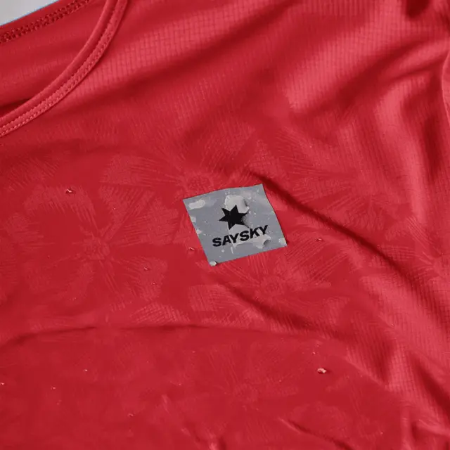 SAYSKY Dame Singlet Reactive Flow L Lett, luftig og stilig løpesinglet - Red 