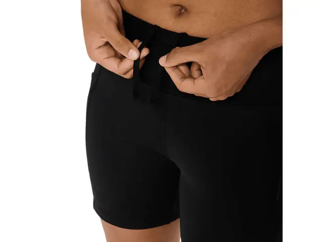 Asics W Shorts Fujitrail Elite  M Løpetights spesialdesignet for terreng 