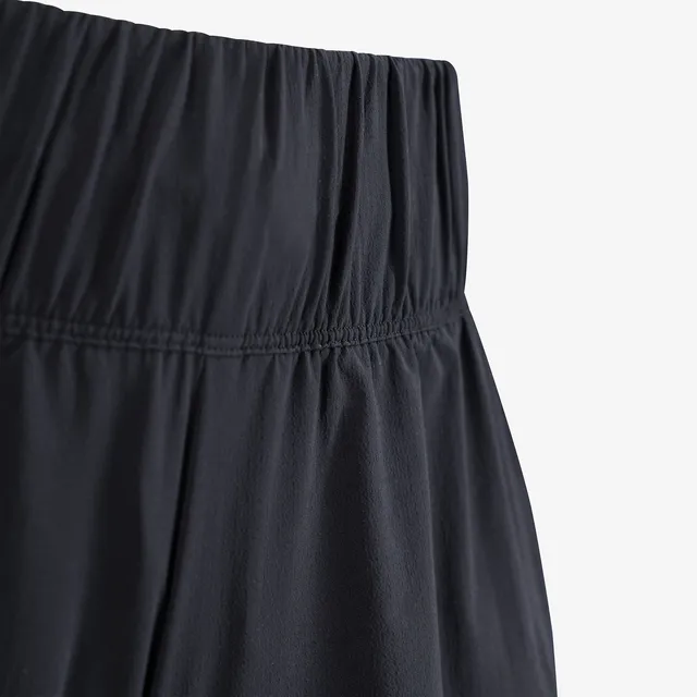 Swix Dame Shorts Pace Light L Lett løpeshorts til varme dager Black 
