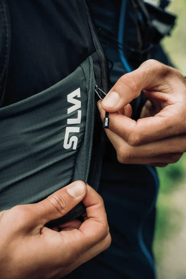 Silva Strive Fly Vest Sort M Silvas nyeste innovasjon innen løpevest 