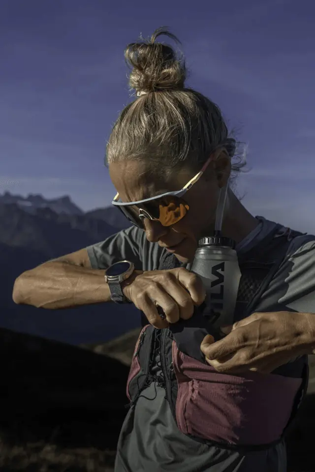 Silva Vest Strive 5 Sort M Løpevest for langturer og konkurranser 