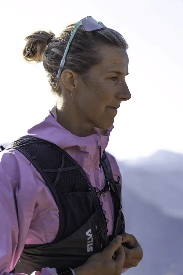 Silva Vest Strive 5 Sort M Løpevest for langturer og konkurranser 