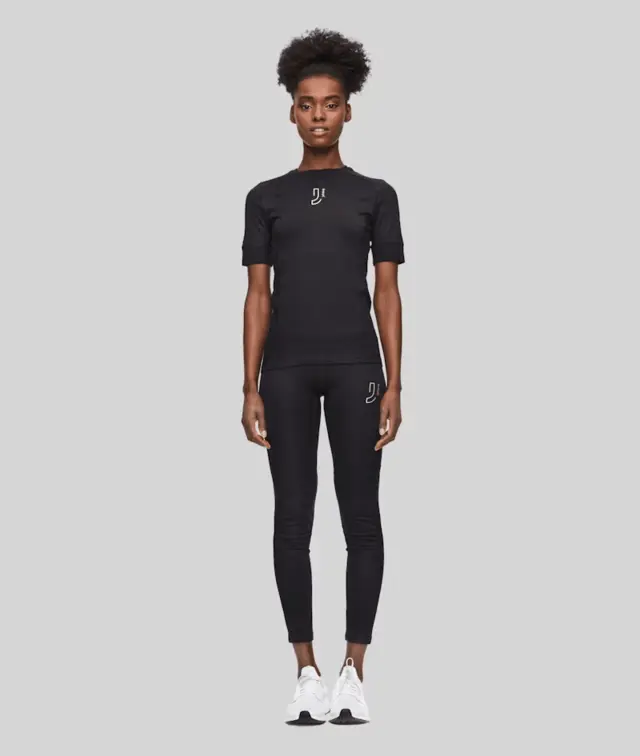 Johaug Dame Lithe Tech Ull Trøye S En feminin, sporty t-skjorte i ull TBLCK 