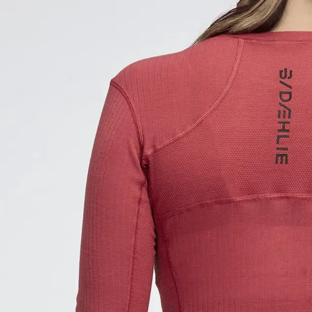 Dæhlie Dame Trøye performance-Tech M Teknisk undertøy med noe Ull Dusty Red 