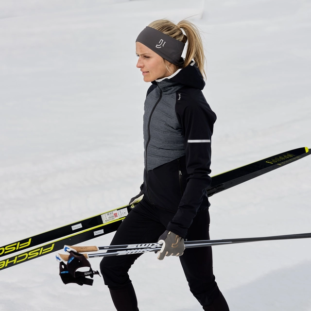Johaug Concept Jakke XS Teknisk jakke med hette til dame TBLCK 