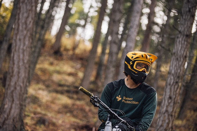 Sweet Arbitrator MIPS Hjelm M/L Hjelm til downhill og sti Black/ Carbon 